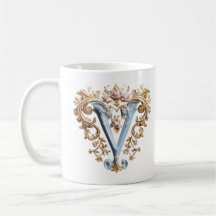 Mug à l'initiale baroque 'V' pour une princesse du