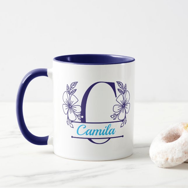 Mug à monogramme floral personnalisé avec la lettr (Avec donut)