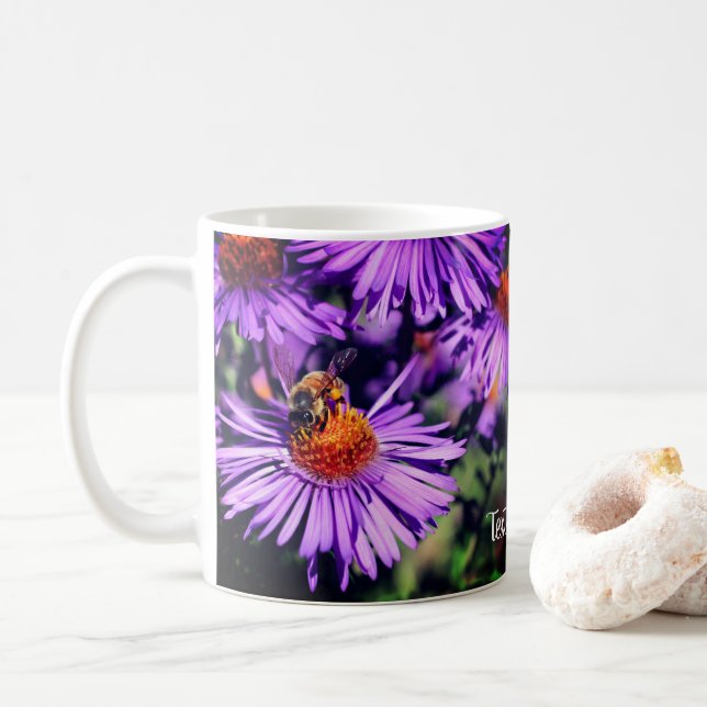 Mug Abeille Sur Fleur Aster Violet Personnalisé (Avec donut)