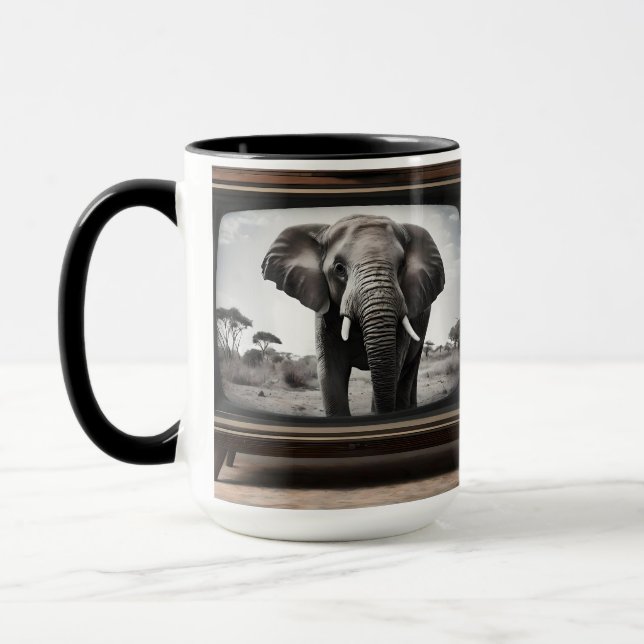 Mug African Elephant Sur La Télévision Analogique, (Gauche)