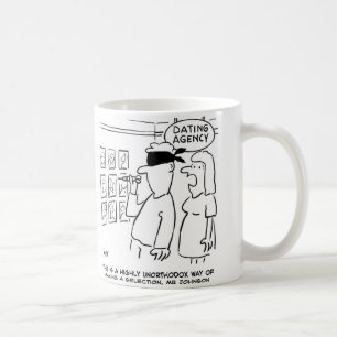 Mug Agence de rencontres. Guy veut lancer une fléchett