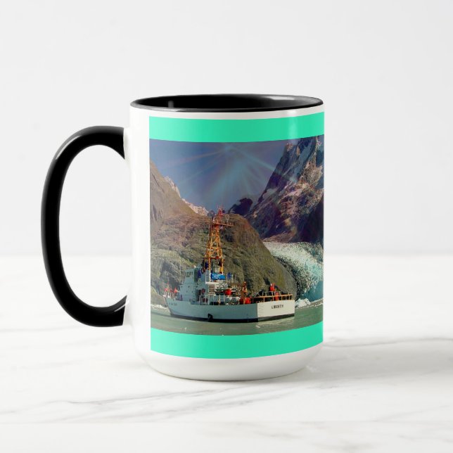 Mug Alaskan Mountain View avec bateau (Gauche)