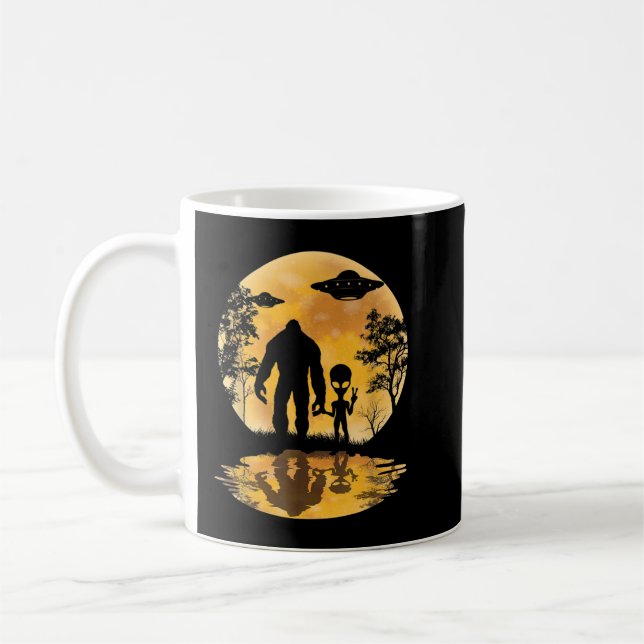 Mug Alien Bigfoot Moon Sasquatch UFO Extraterrestrial (Gauche)