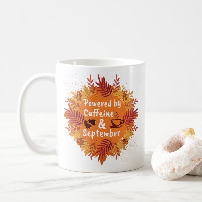 Mug Alimenté par la caféine et septembre (Avec donut)