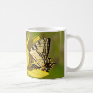 Mug Amant de lis - papillon sur des Daylilies