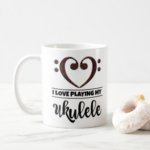 Mug Amour du coeur I de clef basse jouant mon ukulél