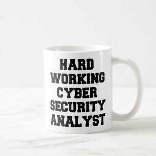Mug Analyste de sécurité informatique au travail achar