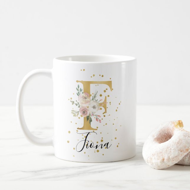 Mug Aquarelle à crème rose or Monogramme floral F (Avec donut)