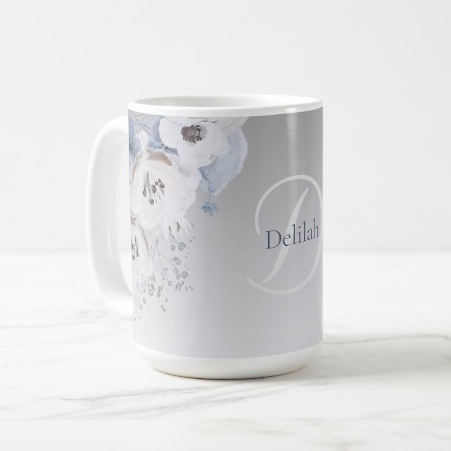 Mug Aquarelle d'hiver Monogramme floral personnalisé (Devant gauche)