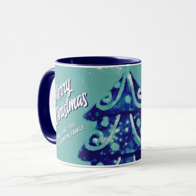 Mug Arbre de Noël Artiste Bleu Joyeux Script Famille (Devant gauche)