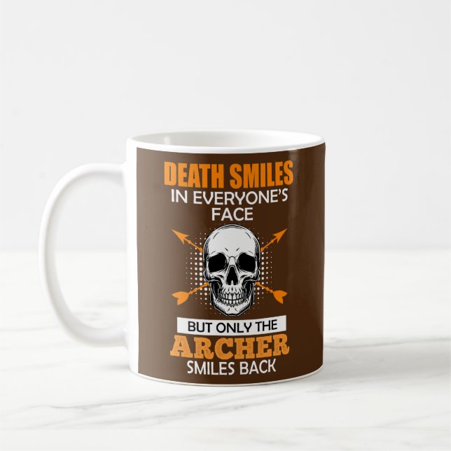 Mug Archer sourit au tir à l'arc (Gauche)