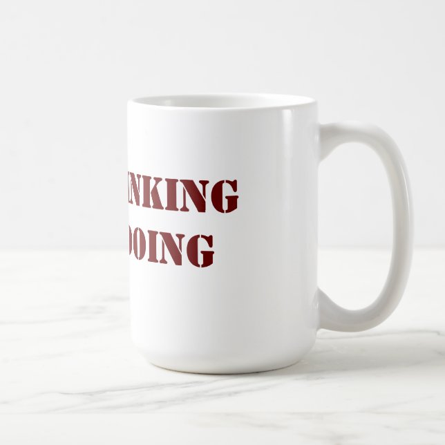 Mug Arrêtez de penser Commencer à faire de la boue (Droite)