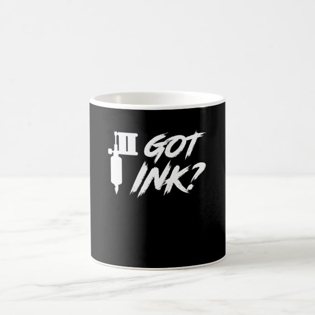 Mug Artiste obtenu de tatouage d'habillement d'encre (Centre)
