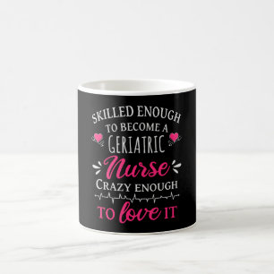 Mug Assez compétent pour devenir infirmière en gériatr