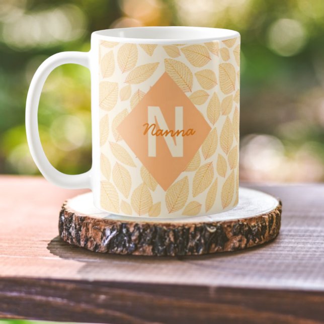 Mug Autumn Leaf Motif Nom du monogramme personnel (double sided name & monogram design)