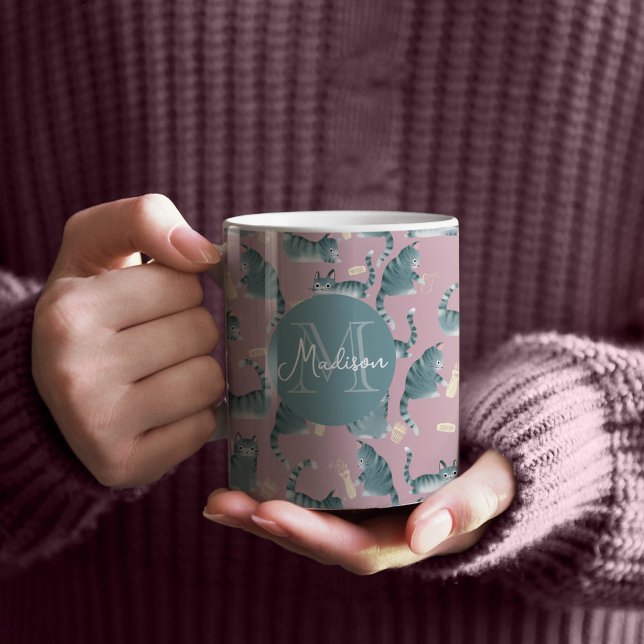 Mug Bad Grey Tabby Chats Frappe Stuff Over & Monogramm (Bad Grey Tabby Cats Knocking Stuff Over Monogram Coffee Mug)