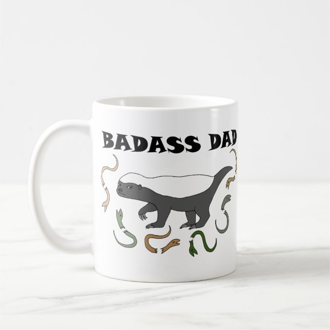 Mug Badass Dad Funny Fête des pères cadeau Honey Badge (Gauche)