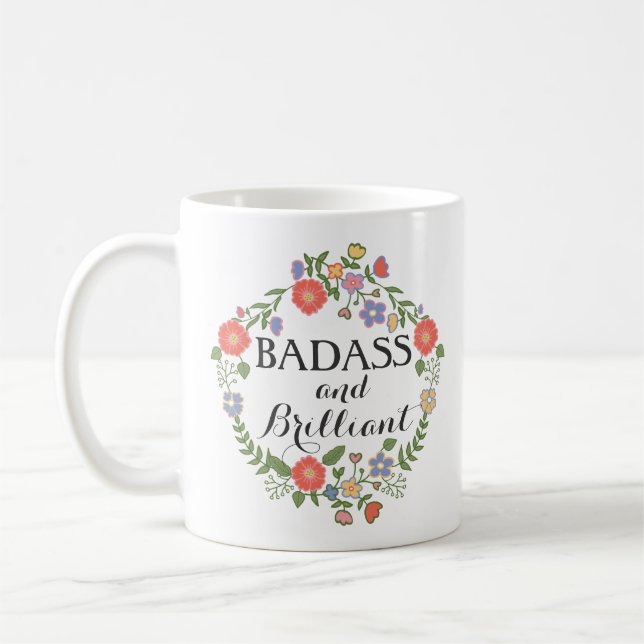 Mug Badass et hippie drôle brillant câlinent floral (Gauche)