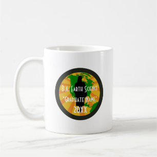 Mug Badge de diplômé en sciences de la Terre (Femme)