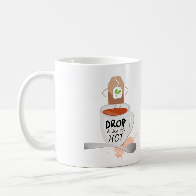 Mug Baisse il aiment son thé chaud (Gauche)
