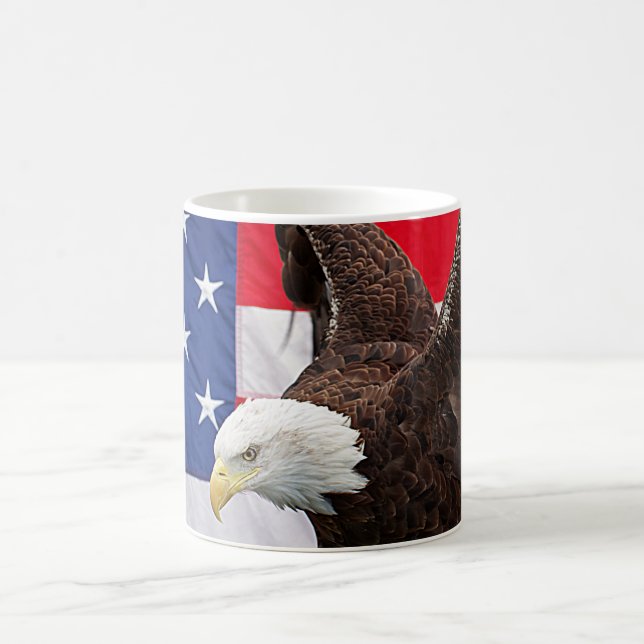 Mug Bald Eagle avec le drapeau américain (Centre)