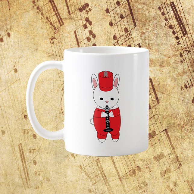 Mug Bande de Marche de lapin Clarinet Rouge Blanc (A mug with a white rabbit playing the clarinet wearing a red and white marching band uniform.)