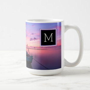Mug Bateau à coucher de soleil monogrammé sur l'eau