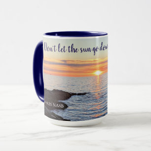 Mug Beau coucher de soleil doré sur la colère de l'océ