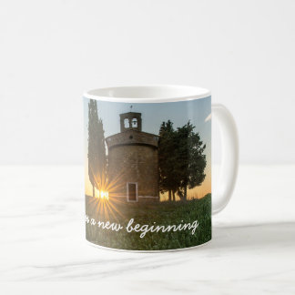 Mug Beau pré de tour de Bell de lever de soleil