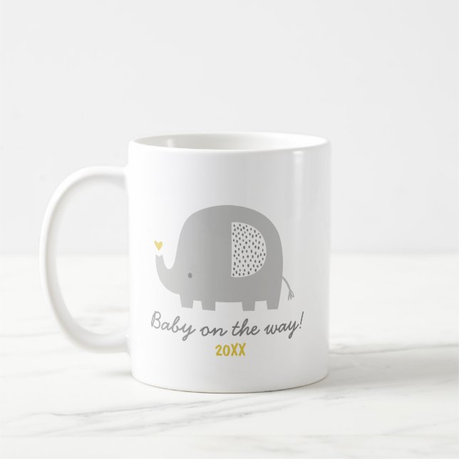 Mug Bébé d'éléphant mignon en route + année de naissan (Gauche)