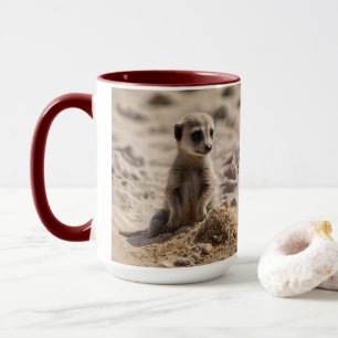 Mug Bébé Meerkat Jouant Dans Le Sable,
