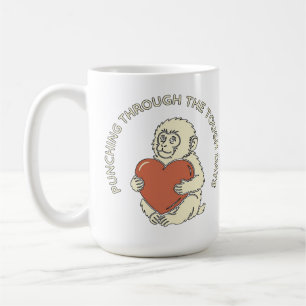 Mug Bébé singe résilient et poing traversant le cœur
