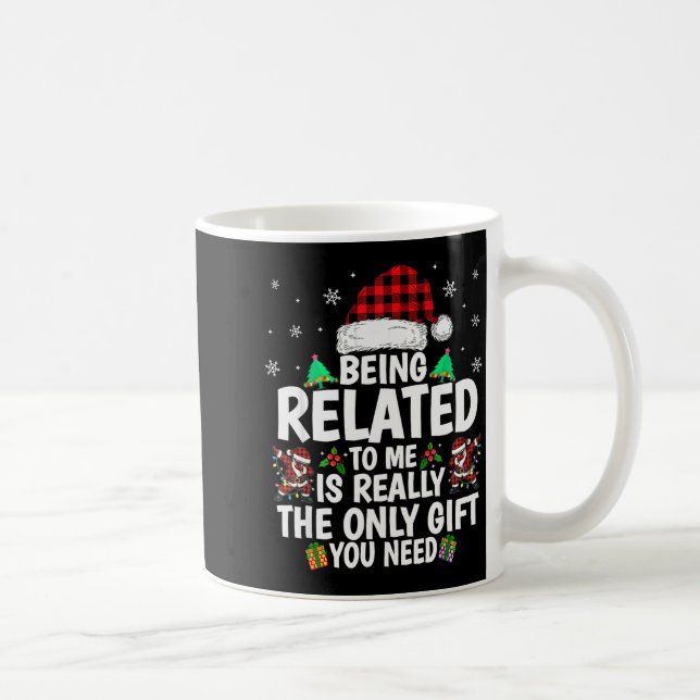 Mug Being Related To Me Funny Christmas Family Xmas Pa (Droite)