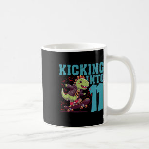 Mug Bi de skateboarder de 11 ans faisant du skateboard