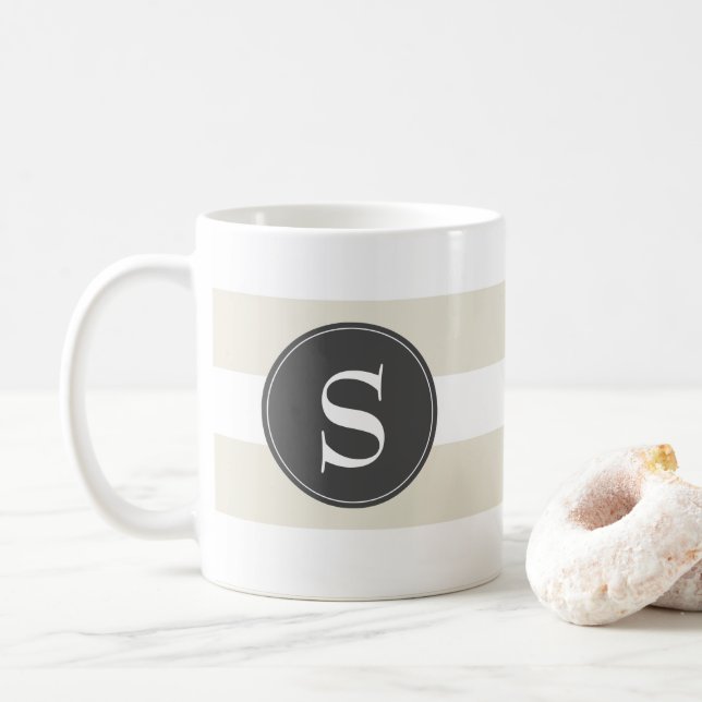 Mug Blanc moderne, Taupe, Monogramme noir (Avec donut)