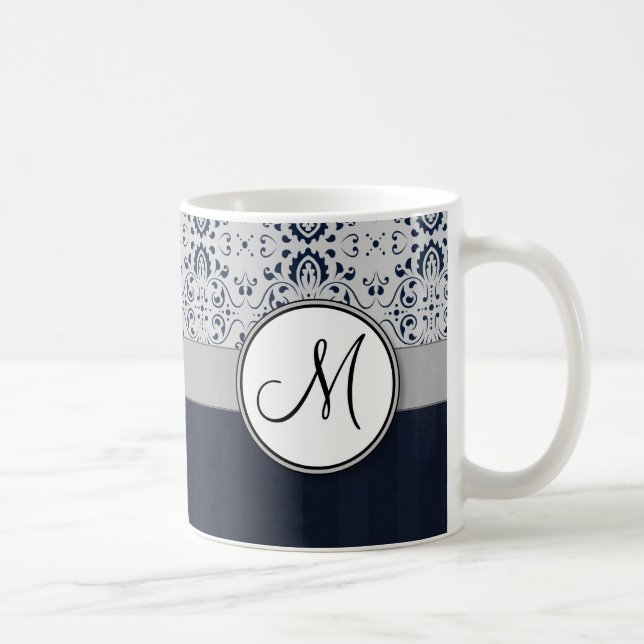 Mug Bleu sur les rayures et le monogramme argentés de (Droite)