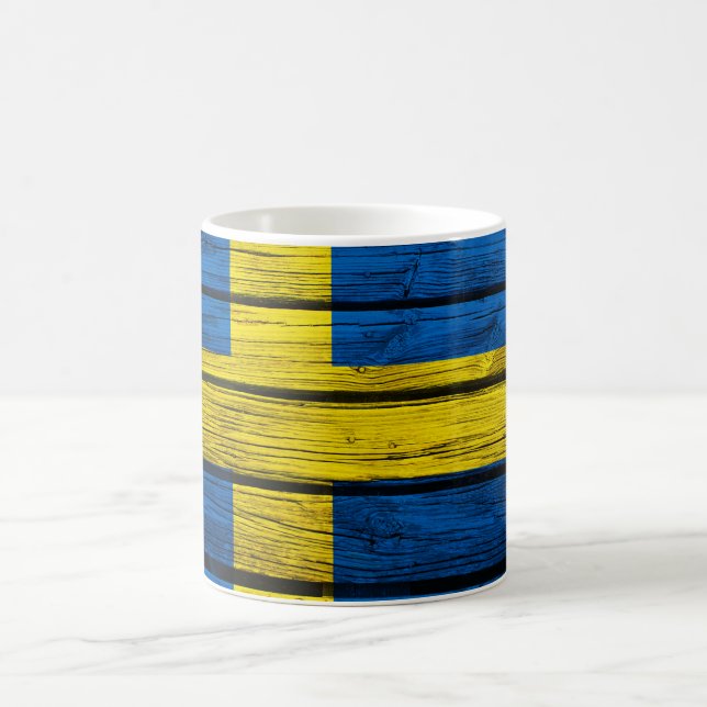 Mug Bois rustique de drapeau suédois (Centre)