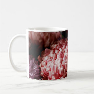 Mug Bouquet rose avec fleurs mauve d'aster dans la lum