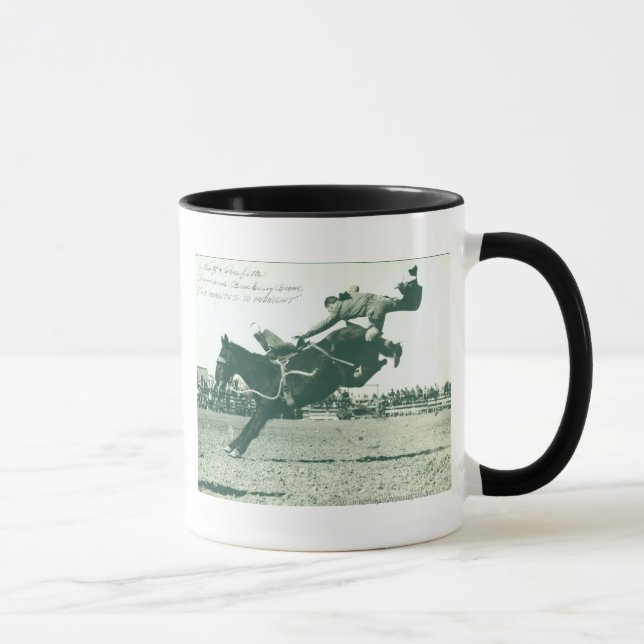 Mug Bronc s'opposant célèbre cinq minutes (Droite)