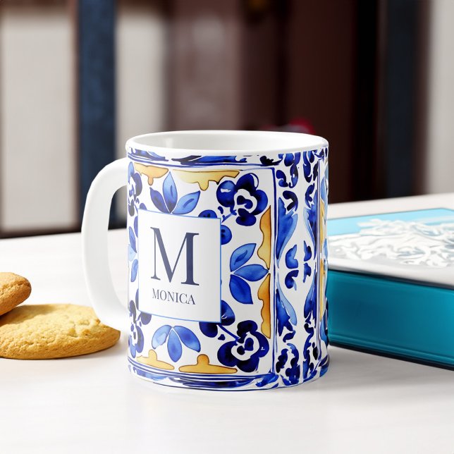 Mug Cadeaux en carreaux italiens bleus Monogram Amalfi (Monogram Amalfi Vietri Italian blue tiles bridesmaid gifts personalized Mug bridal party favors)