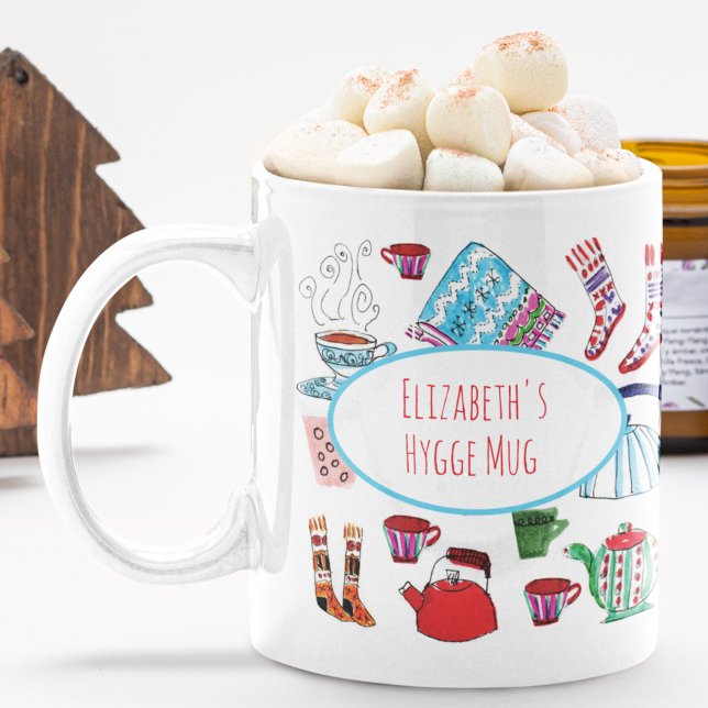 Mug Café d'hiver retro-tiré main Hygge personnalisé (This retro cozy Christmas mug features my own hand-drawn colorful hygge ski lodge images.)
