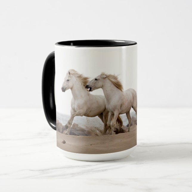 Mug Camargue Horses courir sur la plage (Devant gauche)