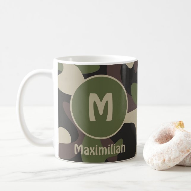 Mug Camouflage militaire Vert Motif Brown Monogramme (Avec donut)