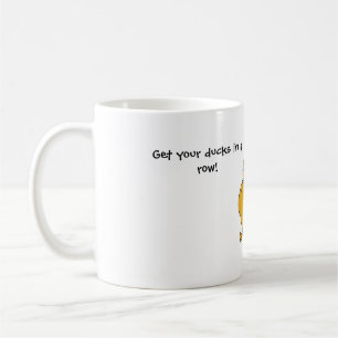 Mug canards dans une rangée