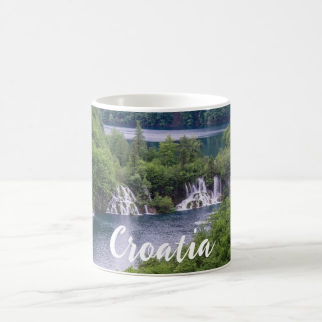 Mug Cascade cascade avec forêt verte en Croatie (Centre)