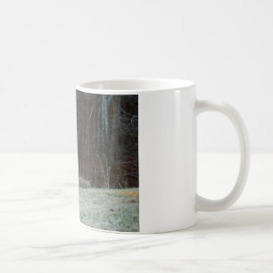 Mug Cerfs communs de mâle de mâle, marquant sa terre
