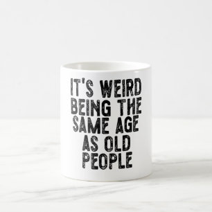 Mug C'est bizarre d'être le même âge que les personnes