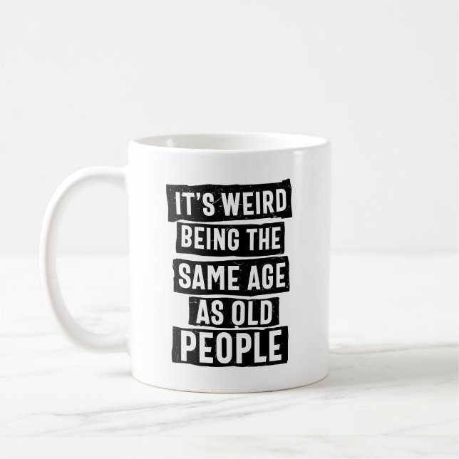Mug C'est bizarre d'être le même âge que les personnes (Gauche)