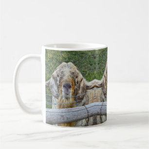 Mug Cette chèvre de ferme amicale vous regarde.