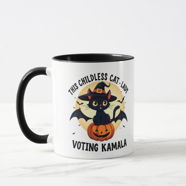 Mug Cette Femme Sans Enfant Votant Kamala Halloween (Gauche)